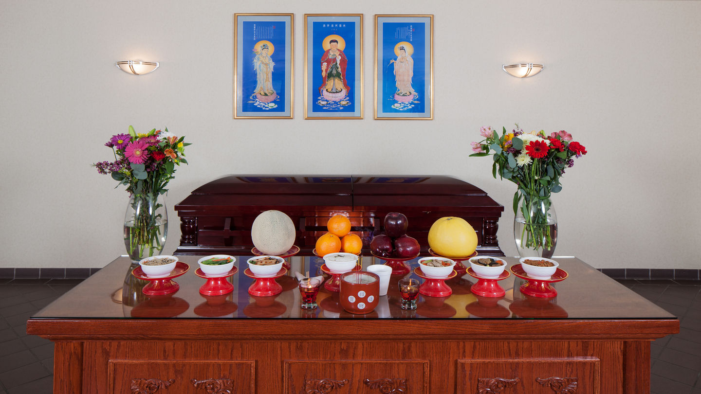 At Rose Hills Mortuary, our knowledgeable team provides assistance in even the most specific funeral traditions.